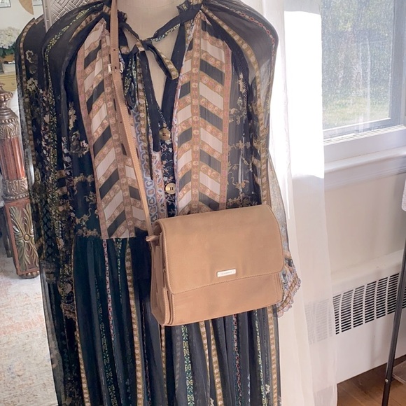 Liz Claiborne - Picture 1 of 9